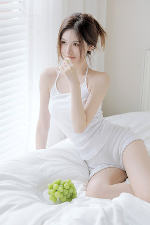 美女大乳房阴部独处放松